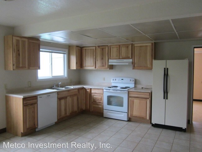 Building Photo - 1074 Q St