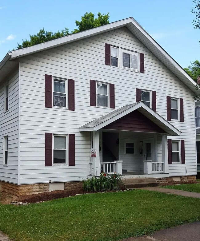 Building Photo - 624 S Fess Ave