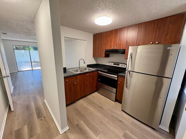 Building Photo - 409 57th Ave Dr E