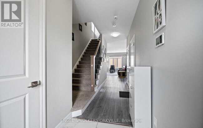 Photo du bâtiment - 1023 Devonshire Ave