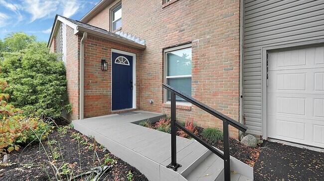 Building Photo - 2876 Cranston Dr