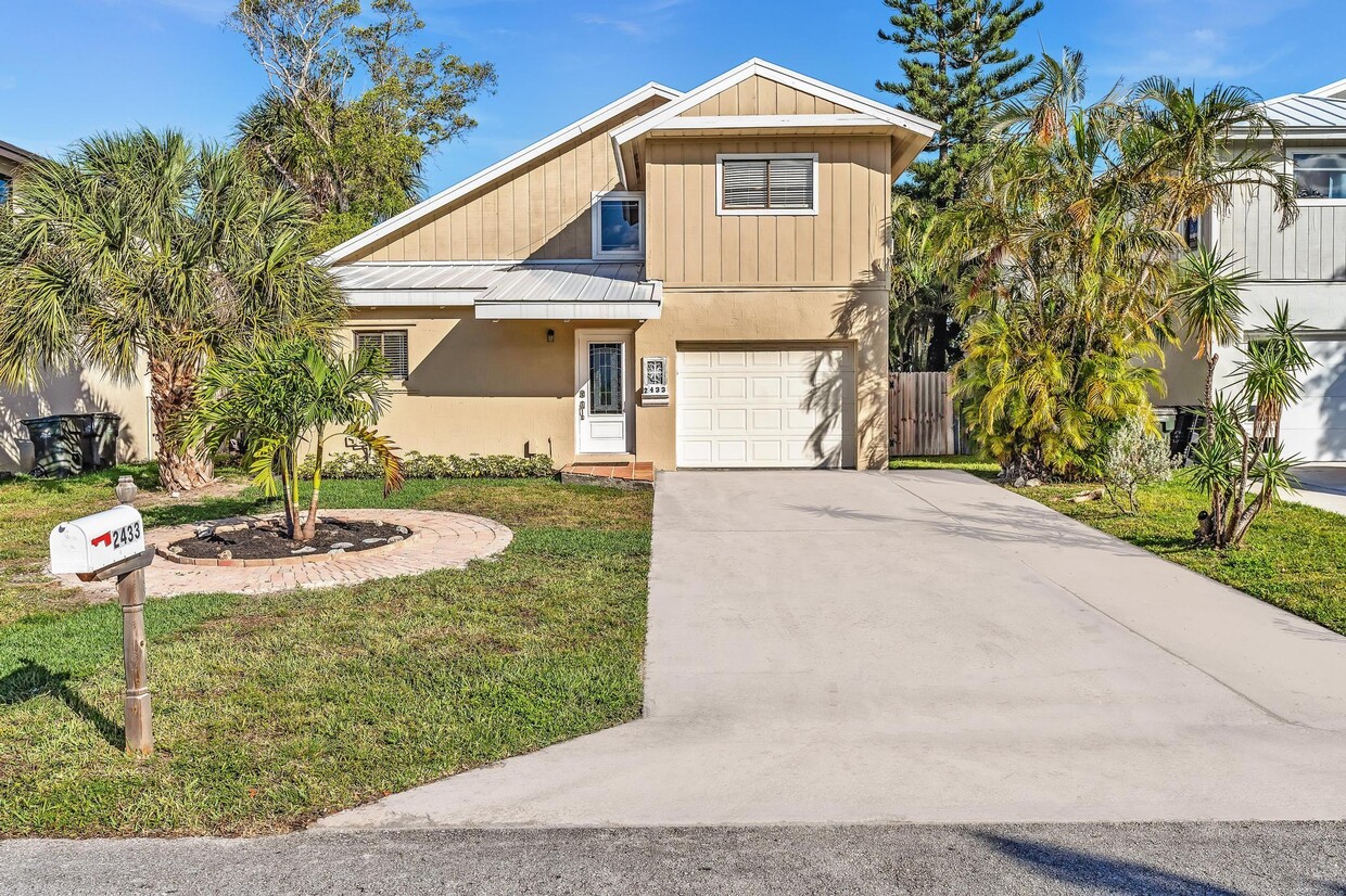 Primary Photo - 2433 Southridge Rd