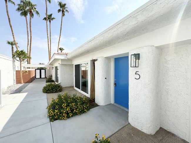 Foto del edificio - COMING SOON!!! Modern 2 Bed/2 Bath Near El...