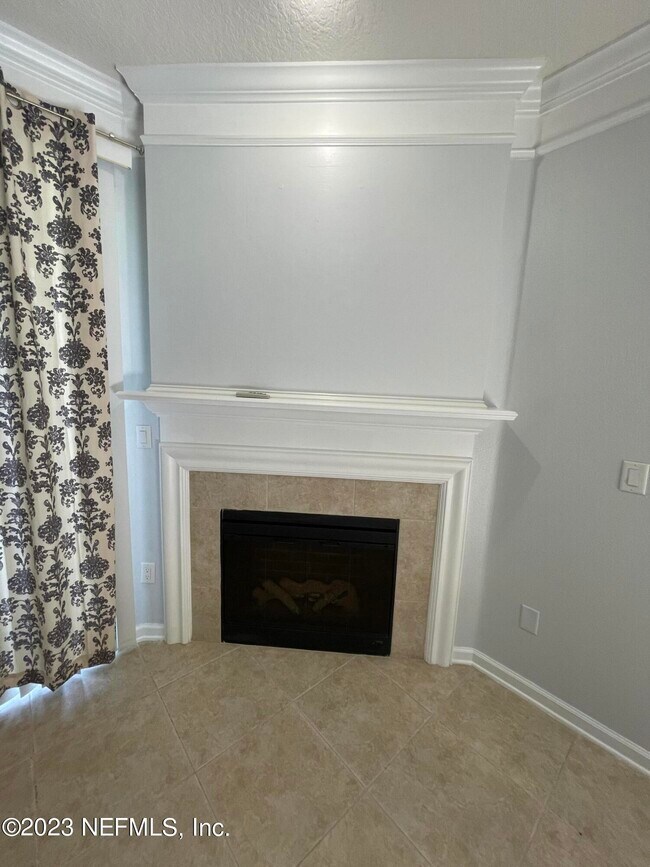 Building Photo - 3860 Lionheart Dr