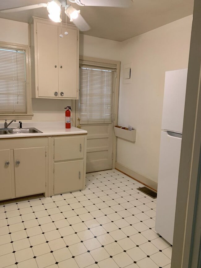 Building Photo - Historic Fisher Park Duplex