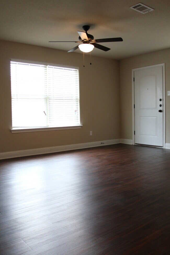 Foto del edificio - Coming Soon | 3BR/2BA West Fort Worth Home Near I-30, Camp Bowie & Lockheed Martin — Pets Welcome