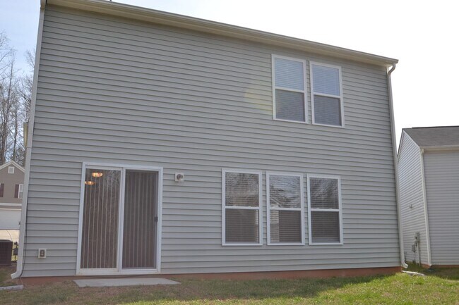 Foto del edificio - 3112 Kayla Ln