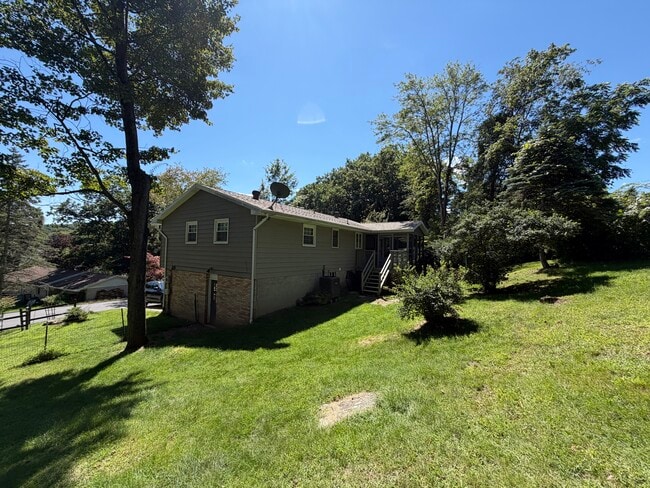 Building Photo - 133 Armstrong Dr