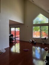 Building Photo - 574 Glenmoor Cir