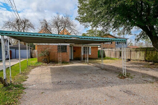 Building Photo - 3714 Lydia St