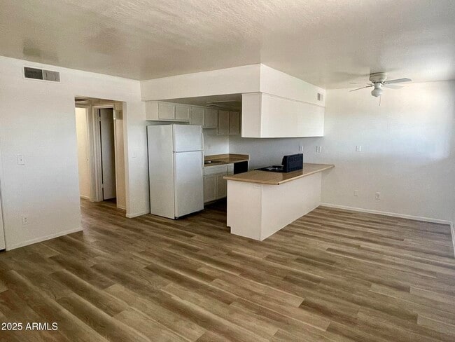 Building Photo - 2002 E Sweetwater Ave