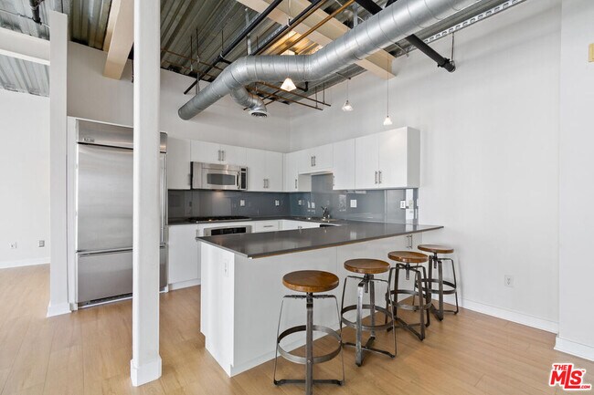 Foto del edificio - 330 E 11th St
