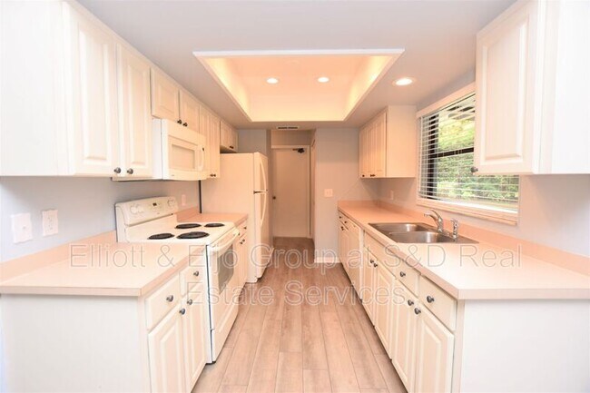 Building Photo - 6305 Christina Groves Cir E