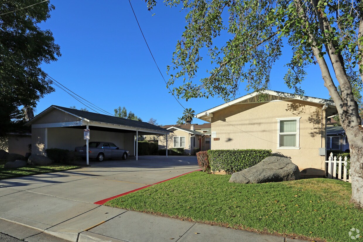 Building Photo - 1203 S Maple St