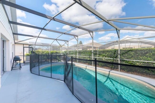Building Photo - 8121 Fan Palm Way