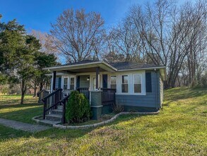 Building Photo - 899 Potters Ln