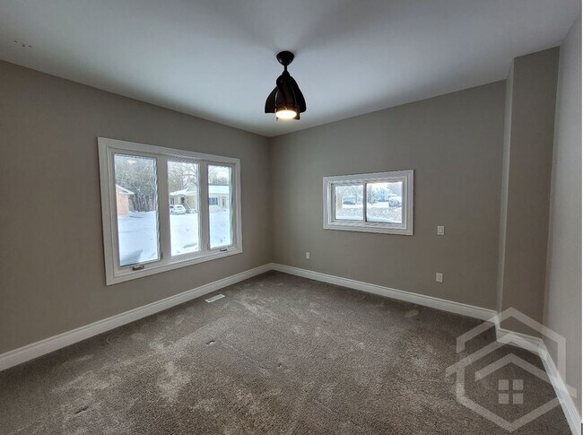 Photo du bâtiment - Luxury 1-Bedroom Living!!