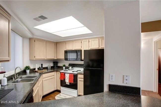Foto del edificio - 1550 E Thunderbird Rd