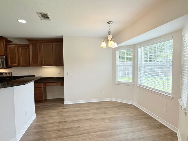 Building Photo - Spacious 4 Bed/3 Bath - Tanglewood