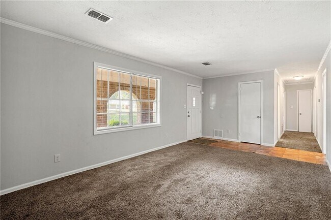 Building Photo - 2830 Knollview Dr