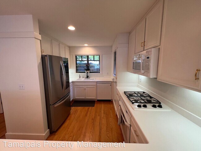 Building Photo - 2 br, 2.5 bath House - 11 Ward St
