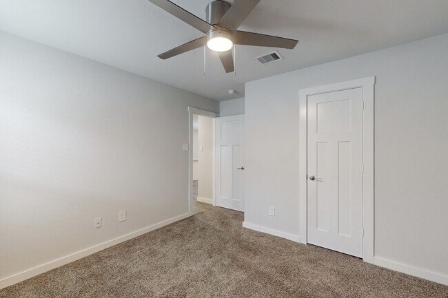 Foto del edificio - 3 Bedroom, 2 Bath in Midtown Subdivision C...