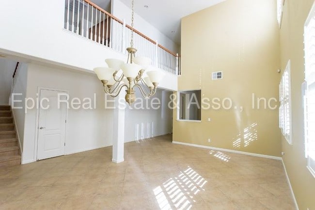 Building Photo - 316 W Verano Way