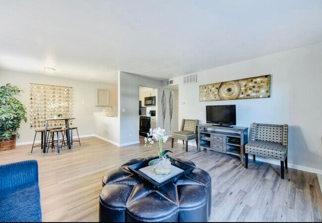 Building Photo - Charming 2BR Townhome in Marysville