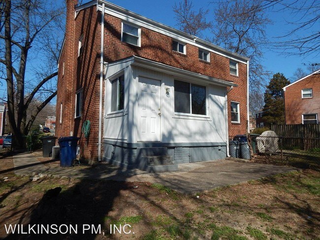 Building Photo - 2 br, 1.5 bath House - 20 HUDSON STREET.