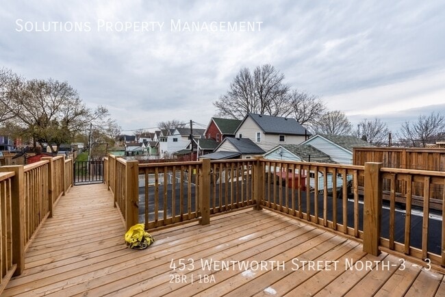 Building Photo - 453 Wentworth St N
