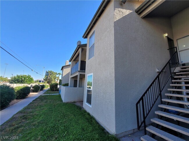 Building Photo - 2981 Country Manor Ln