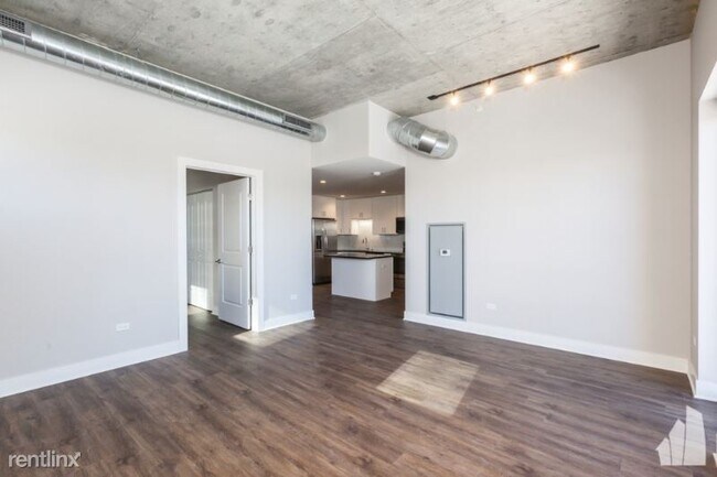 Foto del edificio - 3700 N Broadway