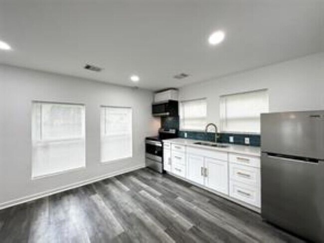 Foto del edificio - 4318 1st