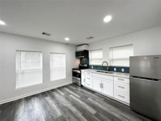 Building Photo - 4318 1st