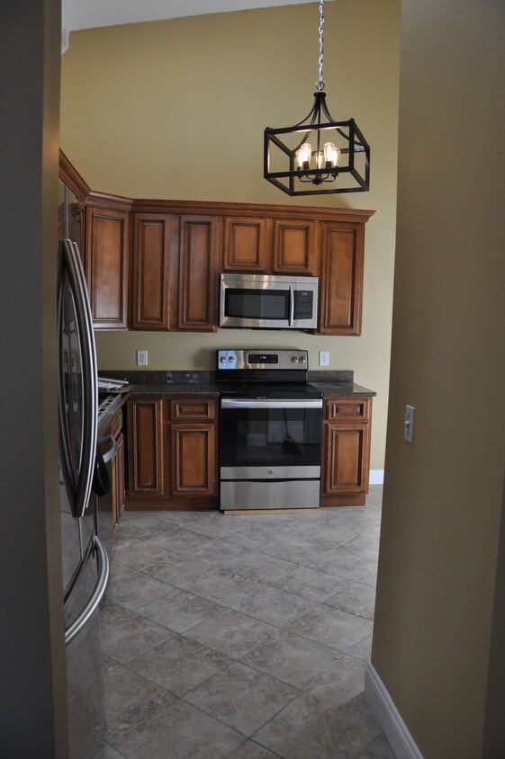 Kitchen - 181 Littleton Rd