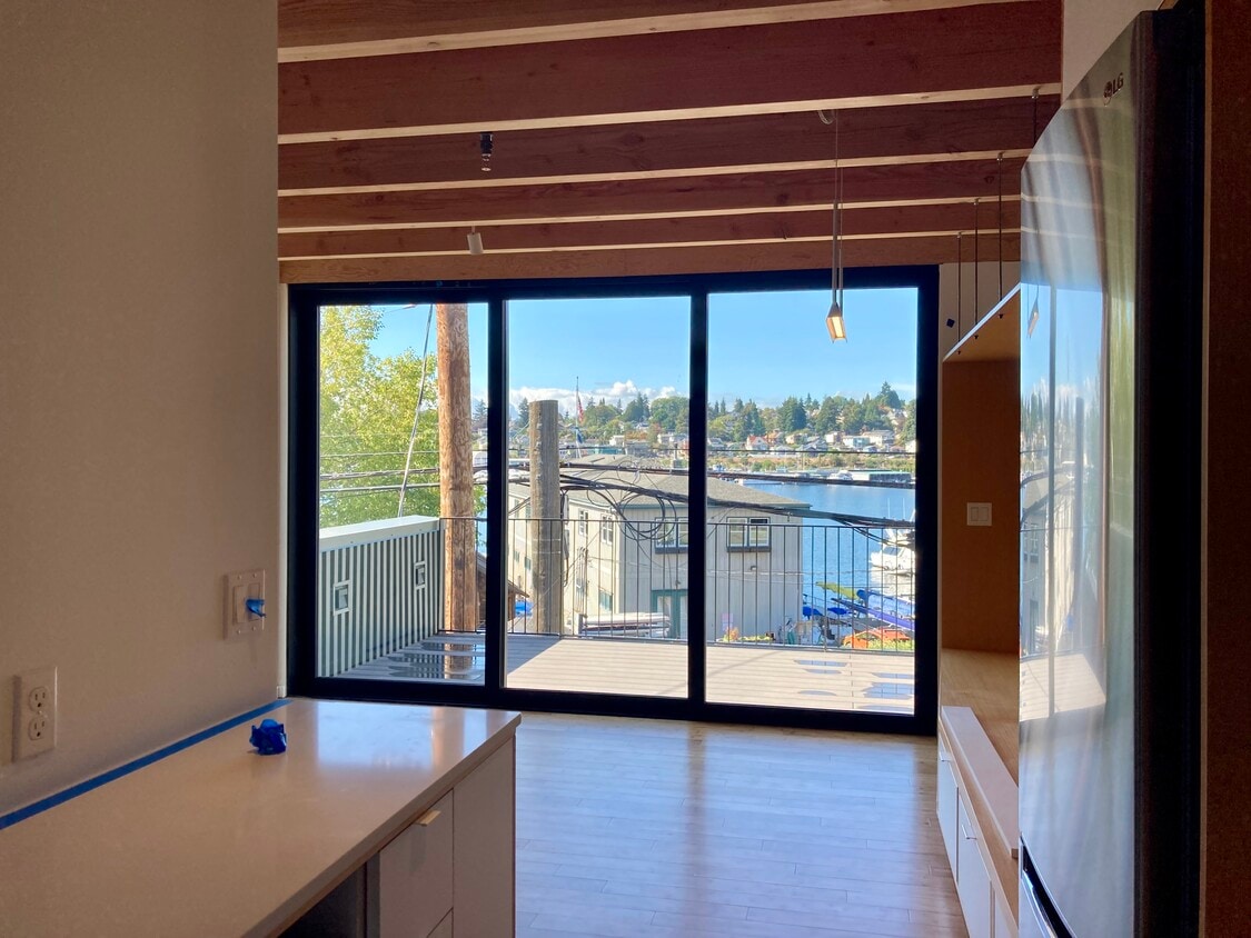 Primary Photo - 2950 Fairview Ave E