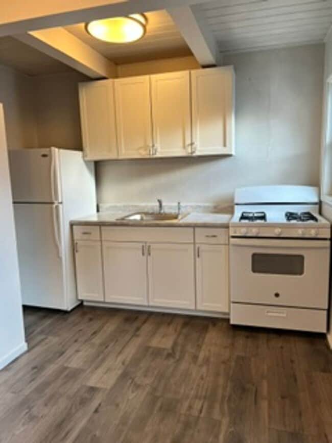 Building Photo - 675 Denslowe Dr
