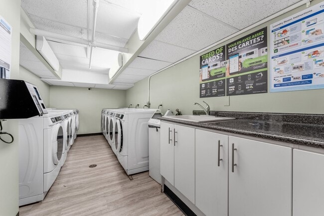 Building Photo - 145 York St