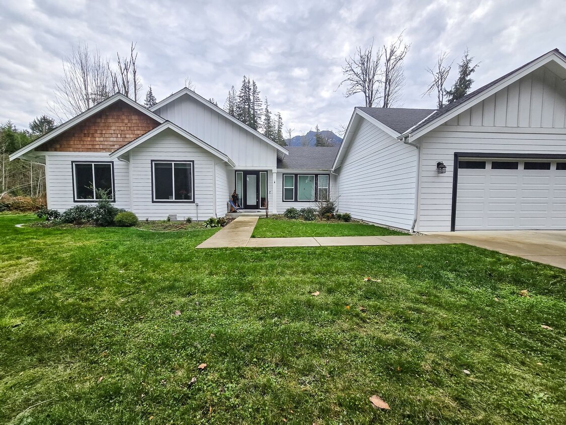 Primary Photo - Modern 3BD 2BA Rambler