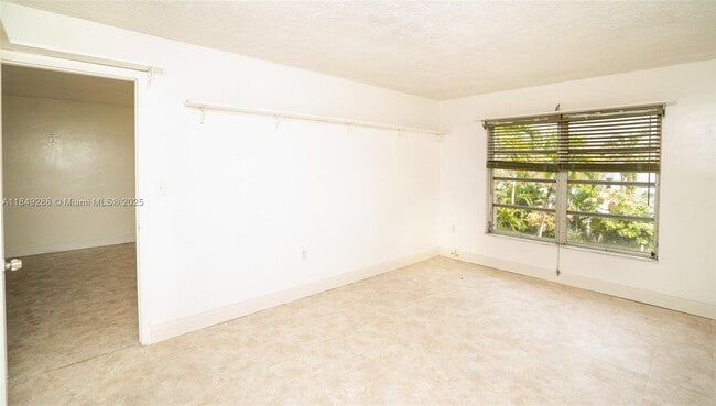 Building Photo - 1850 NE 169th St