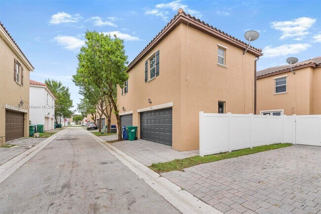 Building Photo - 9341 SW 171st Ct