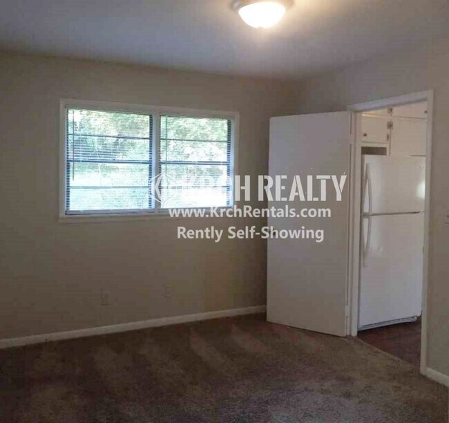 Building Photo - Beautiful 3-Bed 1-Bath Home w/ Large Kitch...