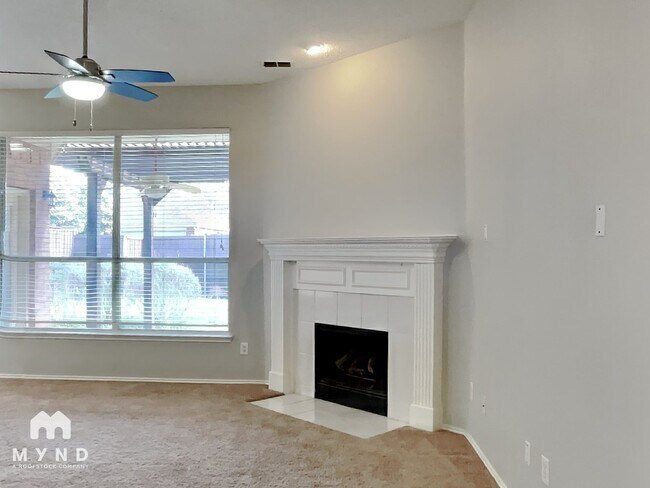 Foto del edificio - 4611 Basil Dr