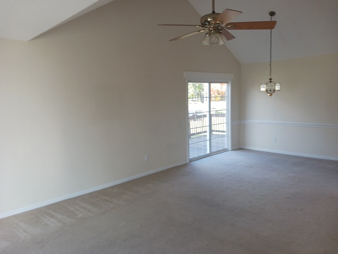 Building Photo - 106 Fort Bragg Dr