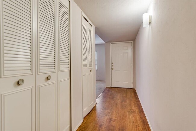 Building Photo - 1429 Whitehall Dr