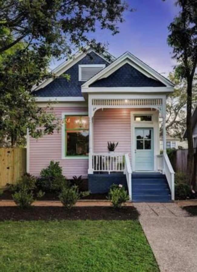 Building Photo - 3617 Ave Q 1/2