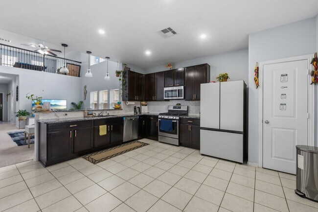 Foto del edificio - 8831 W Cres Lake Cir