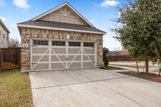 Building Photo - 805 Sandhill Branch Dr