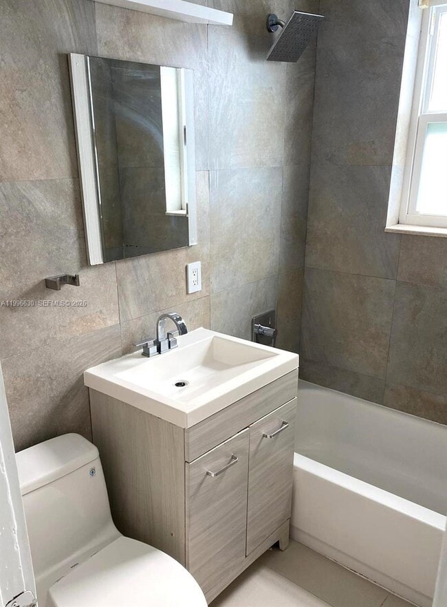 Foto del edificio - 920 NE 108th St