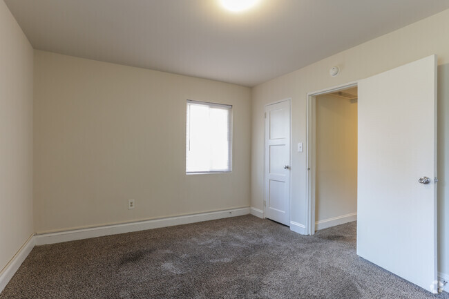 1BR, 1BA - 663 SF - Parkway Terrace